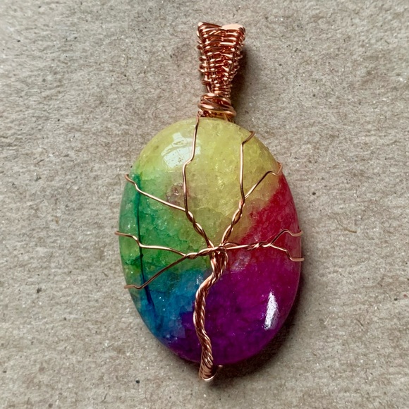 ๐ Handcrafted Rainbow Solar Quartz Pendant in Copper - Tree of Life Motif ๐ณ - Picture 3 of 10